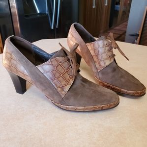 Amalfi by Rangoni Brown Leather Booties, Size 7